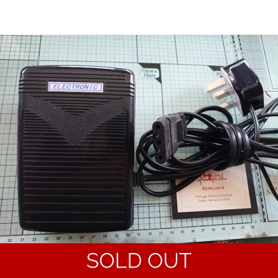 Janome foot control small 3 pin title=